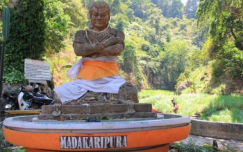 Destinasi Tersembunyi di Bromo: Madakaripura & Teletubbies